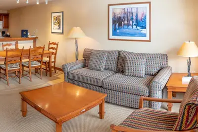 Image de 3412 - One Bedroom + Den Standard Powderhorn Lodge by RedAwning