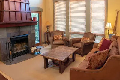 Image de 7401- Three Bedroom + Loft + Den Deluxe Crossings Townhomes by RedAwning