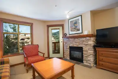 Image de 3313 - One Bedroom + Den Standard Powderhorn Lodge by RedAwning