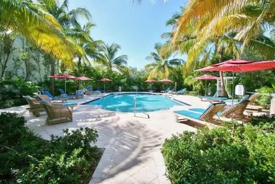 Image de Tropical Retreat at Coral Lagoon~ Waterfront Villa w Pool!