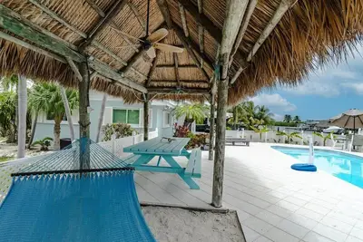 Refuge on the Reef~ Waterfront Pool Home, 75' Dock