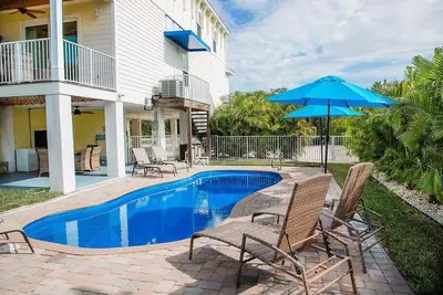 Image de Sombrero Chic~ Waterfront Pool Home Near Sombrero Beach, 40' Dock!