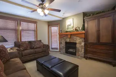 Image de 1310 - One Bedroom + Den Standard Eagle Springs West by RedAwning