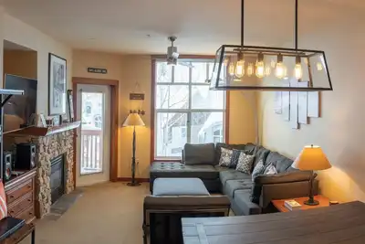 Image de 3505 - One Bedroom + Den Standard Powderhorn Lodge by RedAwning
