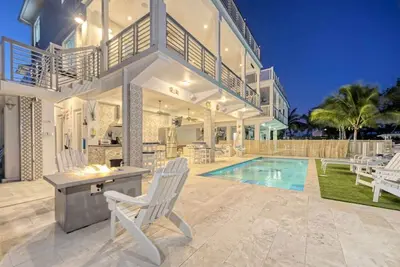 Image de Casa Playa~ Luxury Pool Home Amazing Outdoor Area!