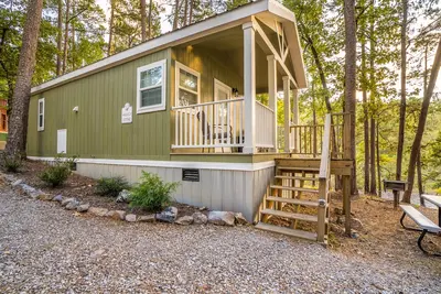 Image de Magnolia Cottage at Safe Harbor Brady Mountain on Lake Ouachita!