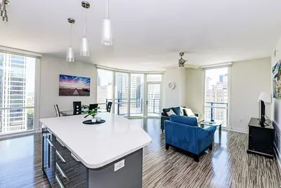 Image de 2br Uptown Charlotte Furnished Apartments by RedAwning