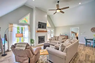 Image de 2 Mi to Golf Course + Fire Pit: Cozy Counce Cabin!