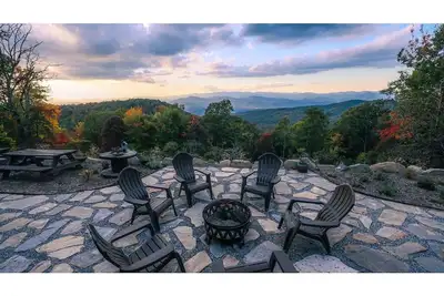 Image de Secluded home on top of Rich Mtn w/ long range million dollar view, Brevard Nc.