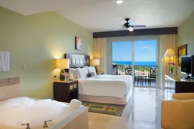 Image de Cancun 5 stars Luxury Resort and Spa, 1 bedroom suite, 2 baths, sleep 4