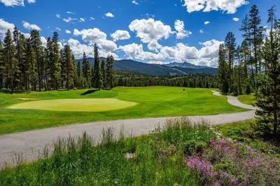 Serene 1br condo in West Keystone w/ - shuttle to slopes, pool, and hot tub!