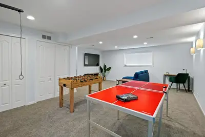 Image de Game room+ New Bath! Near Chicago and O’Hare +Fenced yard