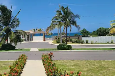 Image de Stacey's Hideaway\nCozy, comfy beach home-30 minutes from Mbj Airport