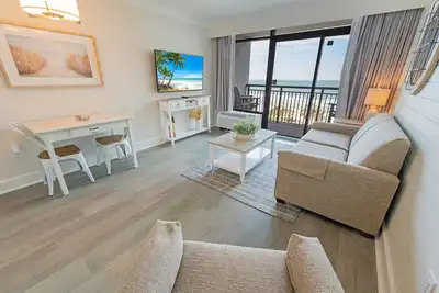 Image de Beachfront condo w/ pools & balcony views