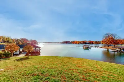 Image de A Sweet Retreat - End unit townhome with lake views, pool & tennis