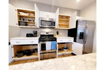 Image de Spacious 3\/1 conveniently located, newly renovated in the Mt. Washington Pa area