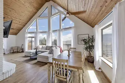 Image de New Listing! Beautiful Getaway in the Tehachapi with Hot Tub!