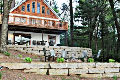 Image de Hidden Gem - Cozy Private Chalet on Full Rec Lake!