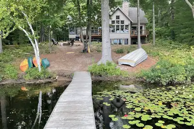Image de Gorgeous Escape on Lake Dubonnet - Traverse City/Interlochen