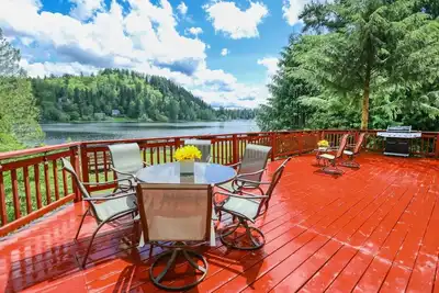 Image de Family Oasis on Lake Desire: Kayaks + Grill + Outdoor Projector Screen