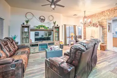 Image de Pet-Friendly Surprise Abode w/ Pool & Grill!