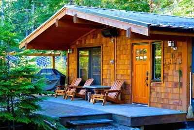 Image de French Girl's Lair: The Original Renfrew Retreat