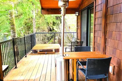 Image de Hot Tub + Pet Friendly + Cozy Escape with Fire Pit