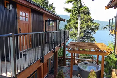 Image de Oceanfront Suite with Hot Tub - No Pets - Sleep 4