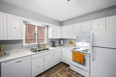 Image de New! Cozy Boho 2br W\/ King 7 Miles from Downtown