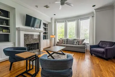 Image de Spacious Montrose Townhome - Sleeps 10