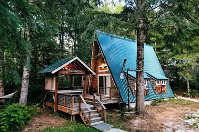 Image de The A-Frame @ SkyCamp: Classic cabin with Hot Tub and Bbq near Stevens Pass