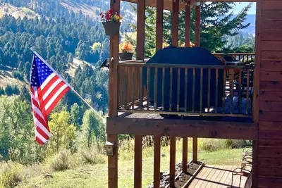 Image de `Mammoth Overlook of Yellowstone` Mountain Views! Near North Entrance!