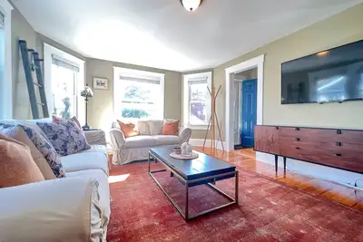 Image de Cozy three-bedroom home close to Boston