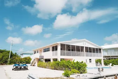 Image de Discover paradise in this bay view tropical oasis for the perfect Keys gateway