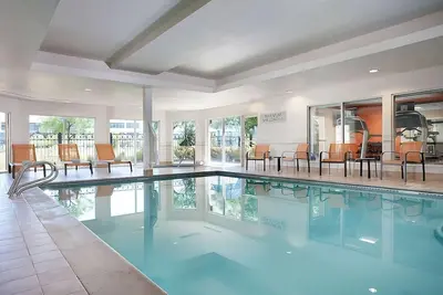 Image de Have a Tour! Indoor Pool, Free Parking, Close to Raceway Woods Forest Preserve!