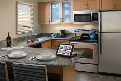 Image de Minutes to Civil Rights Memorial! Full Kitchen! Free Parking, Pets Allowed, Pool