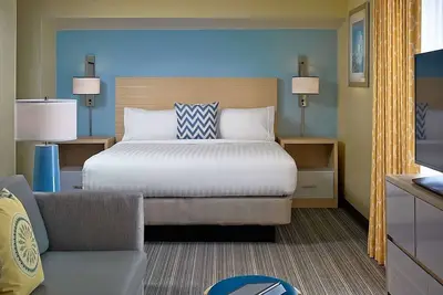 Image de You Found it! Free Parking, Onsite Pool, Tennis Court!