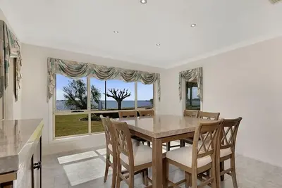 Image de Luxury Waterfront Pet Friendly Accomodation.