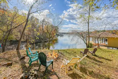 Image de Herons Rest - Lakefront home with dock, pool table, & hot tub - dogs Ok