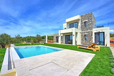 Image de Villa Olivum - Toute neuve villa avec piscine privée proche de la mer à Corfou