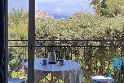 Image de Appartement dans Villa, avec jardin et vue mer et montagne