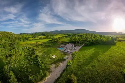 Image de Belle maison Ă Plaski avec sauna