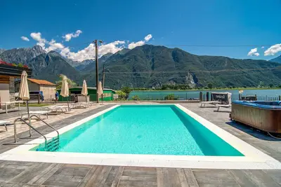 Image de Dascio Dolce Balcony Holiday Apartment on the Lake with Pool