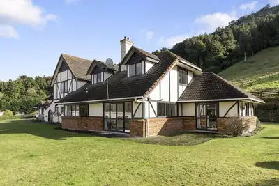 Skyline Mountain View Lodge up to 16 people
