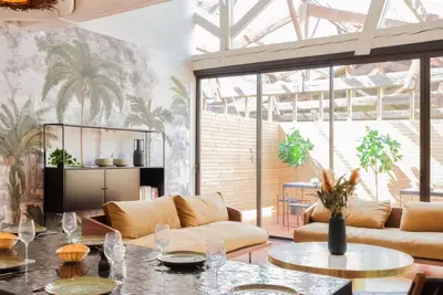 Image de Maison avec piscine jacuzzi et sauna au centre de Bordeaux