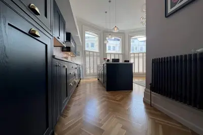 Image de Stunning Victorian Era Home