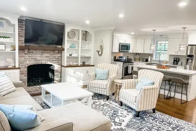 Image de Summer Escape! Fire pit, Weber Grill and Tesla Charger