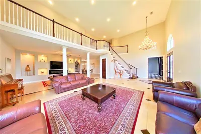 Image de Luxe Home 5 Bedroom Villa