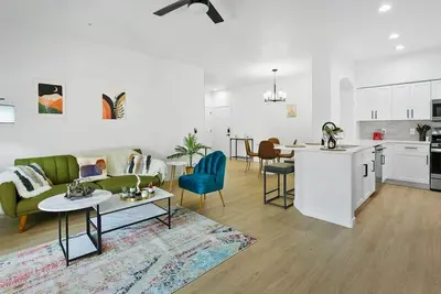 Image de Two Glendale CozySuites with Pool & Jacuzzi 02&09