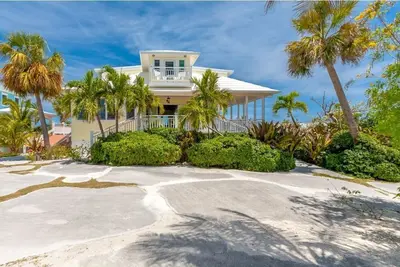 WaterMark Villa Ocean Front\n with Dock on NorthEnd, HopeTown